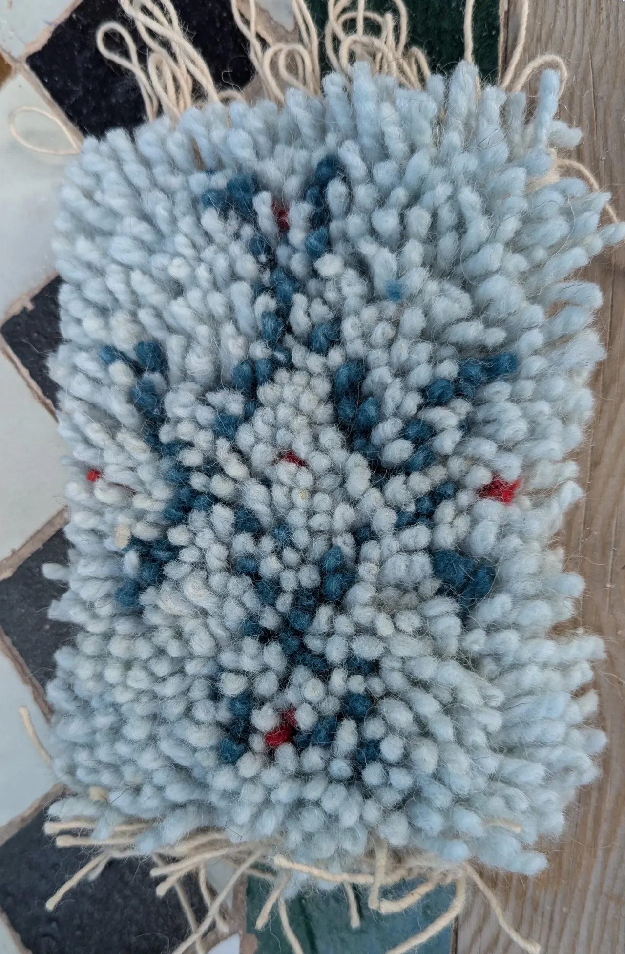Chrissy’s finished mini-rug.