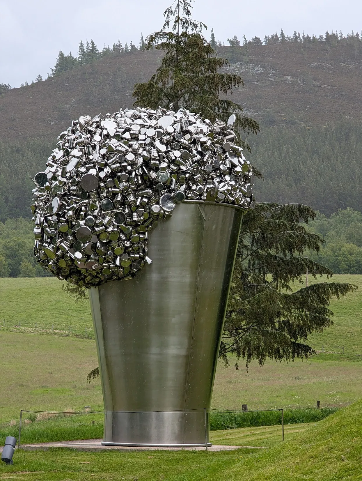 We came out of the bridge, turned a corner and there was this. I have no idea what it is, other than “big and made of metal” and I would like to keep it that way.