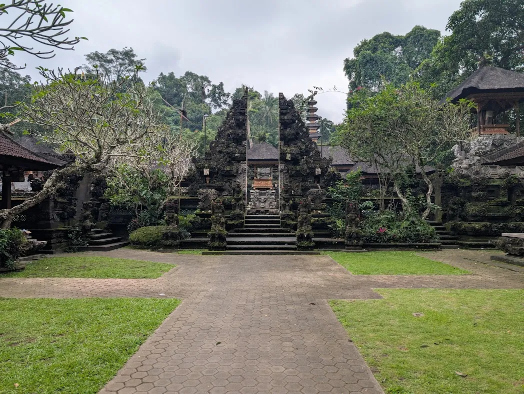 Temples all have this split-mountain gate that separates the outer courtyard from the middle. We could visit the middle courtyard in most temples (the split gate keeps out evil thoughts, and represents the split in everyone’s mind between good and evil). We could not enter the inner courtyard in any temple; that was just for the faithful who were praying.